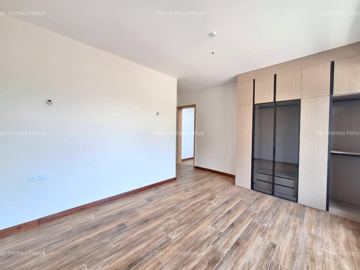 5 Bed Townhouse with En Suite at Lavington Green - 18