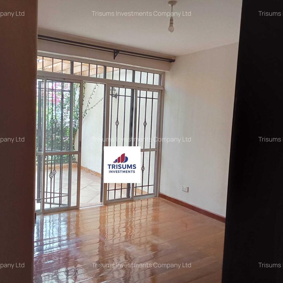5 Bed Townhouse with En Suite at Grevellea Grove - 8
