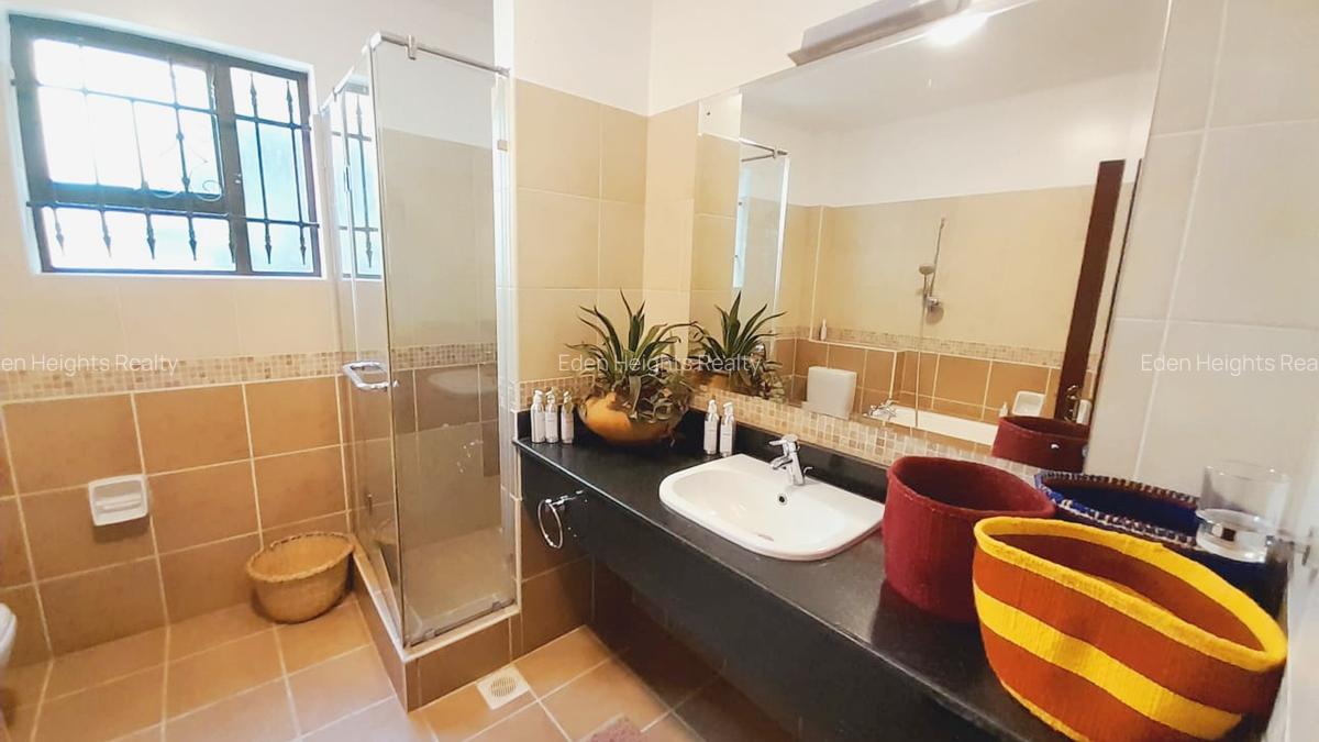 Furnished 3 Bed Apartment with En Suite at Dennis Pritt - 13