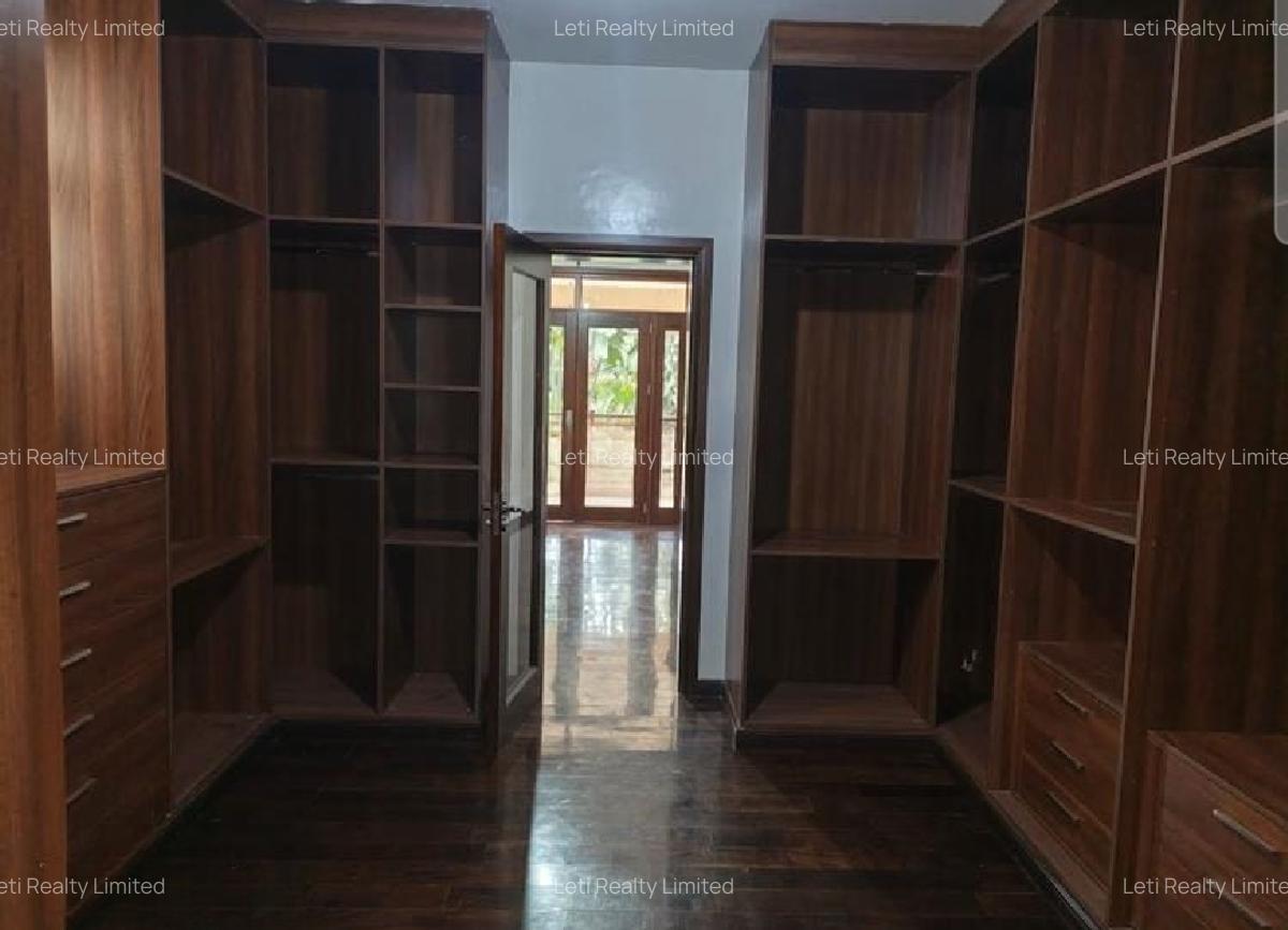 5 Bed Townhouse with En Suite in Lavington - 11