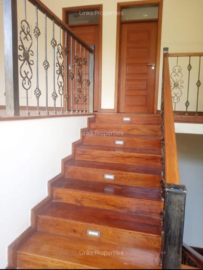 5 Bed Townhouse with En Suite at Karen - 6