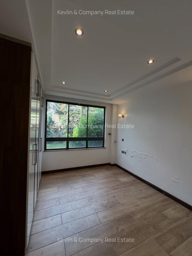 5 Bed Townhouse with En Suite in Lavington - 6
