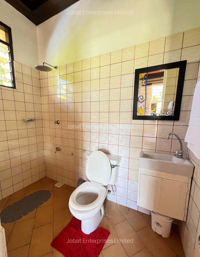 Serviced 2 Bed Apartment with En Suite at Malindi Road - 9