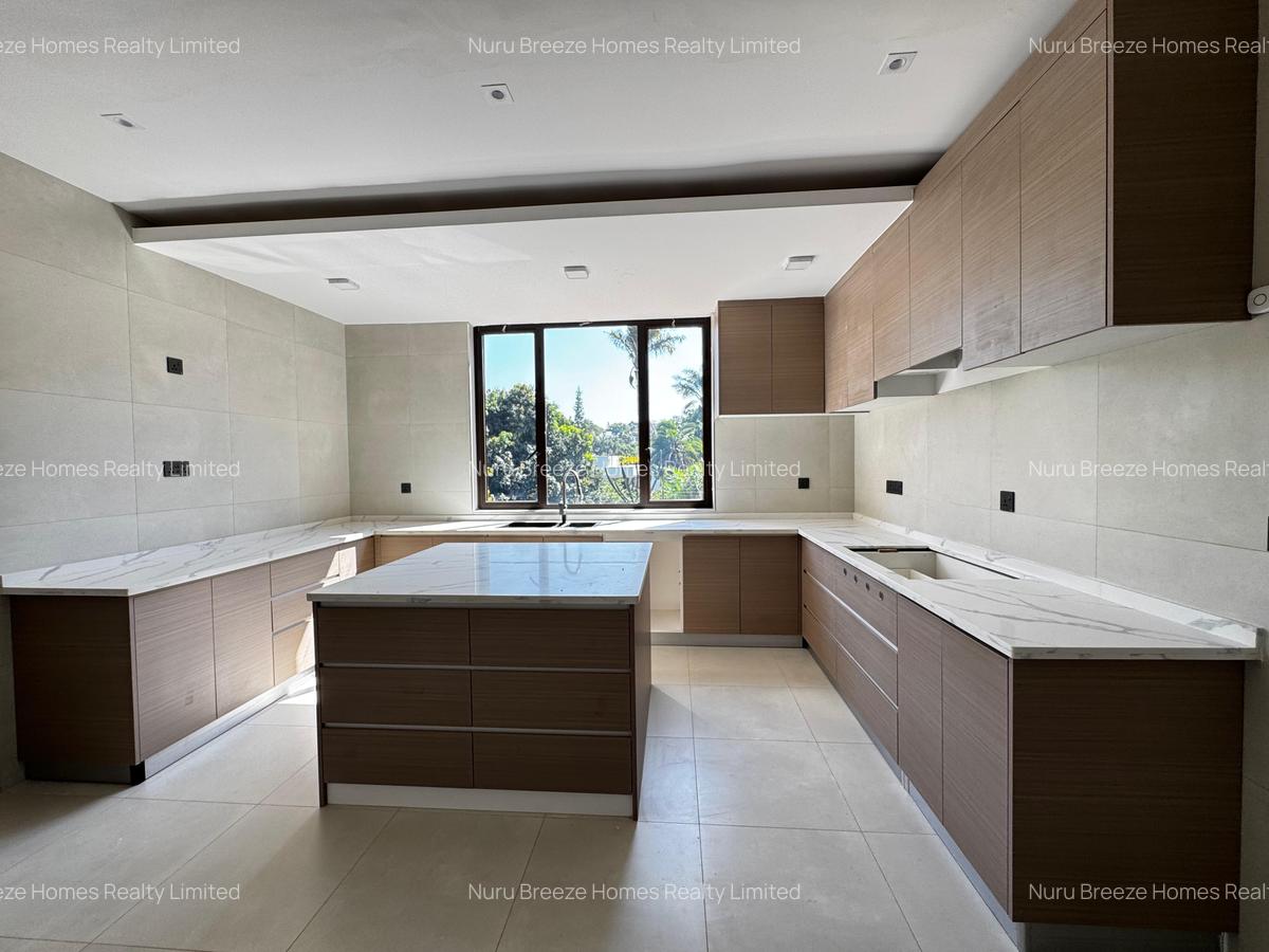 6 Bed House with En Suite in Nyari - 15