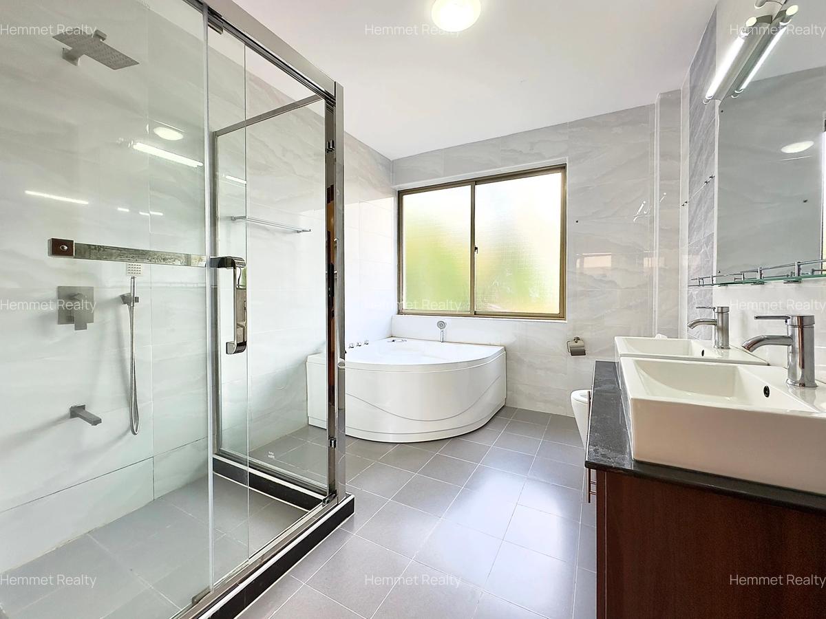 5 Bed Townhouse with En Suite in Lavington - 9