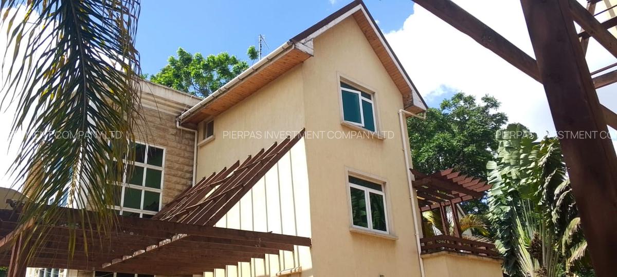5 Bed Villa with En Suite in Lavington - 18