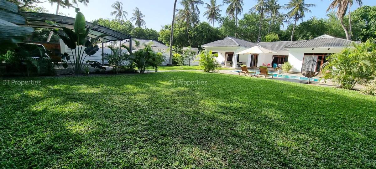 3 Bed House with Swimming Pool at La Marina - 9