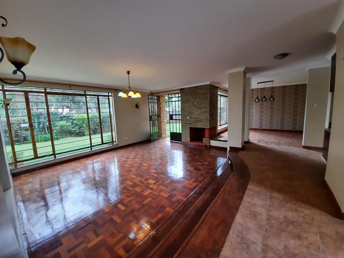 4 Bed Villa with En Suite in Lavington - 6