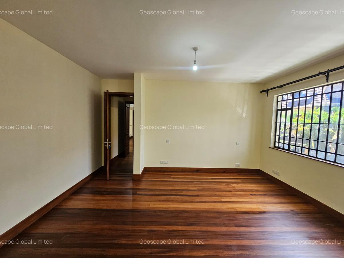 5 Bed Townhouse with En Suite in Lavington - 6