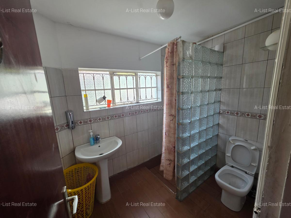 5 Bed Townhouse with En Suite at Lavington - 10