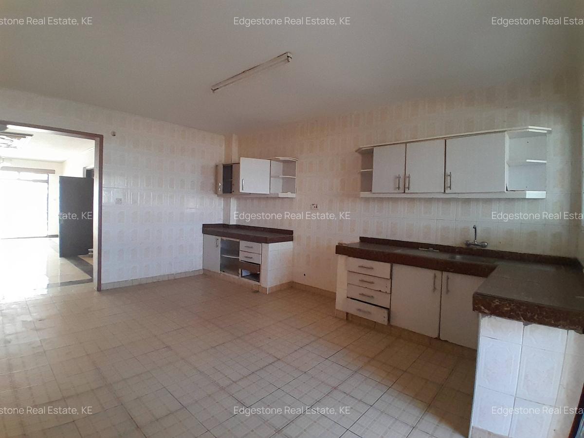 3 Bed Apartment with En Suite in Nyali Area - 1