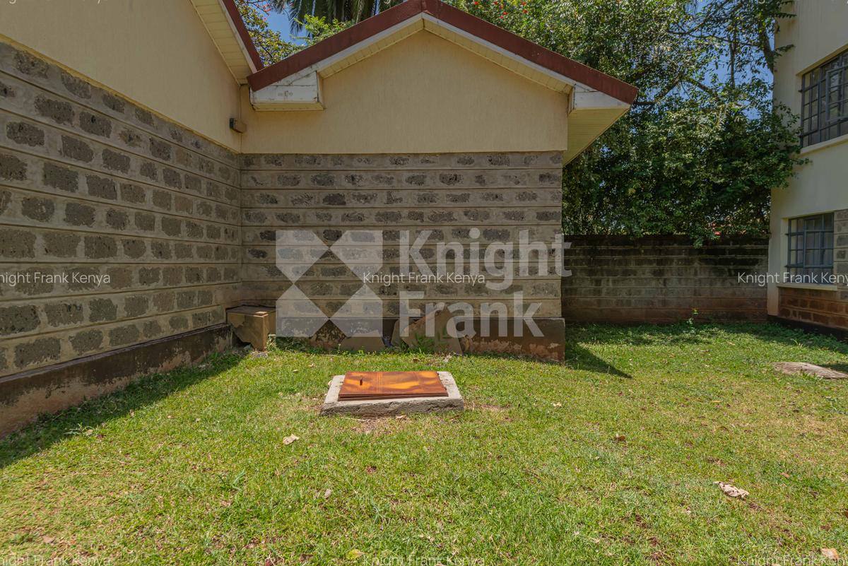 5 Bed House with En Suite in Lavington - 9