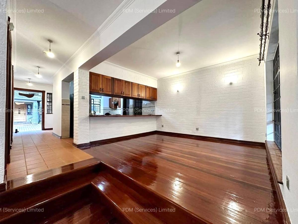 4 Bed Villa with En Suite in Spring Valley - 5