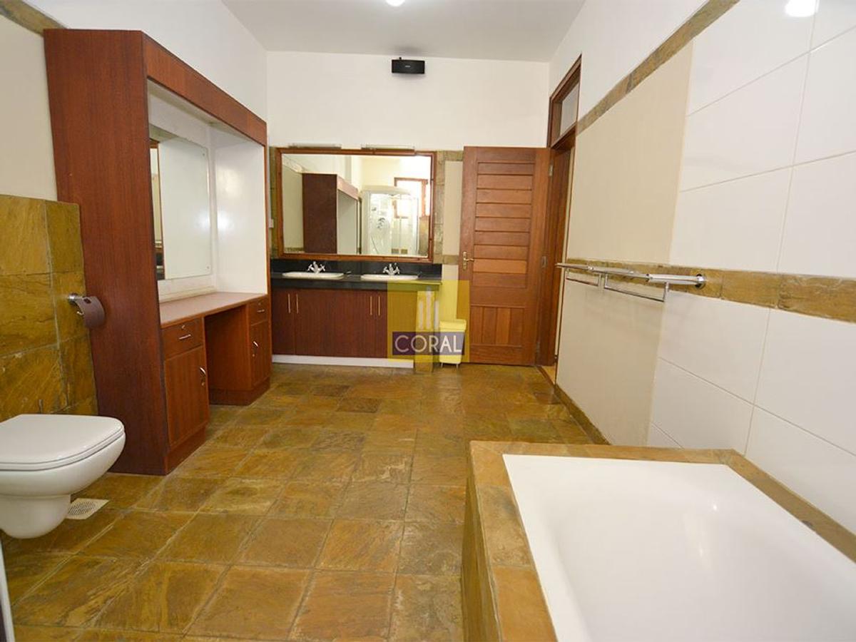 4 Bed Apartment with En Suite in Riverside - 18