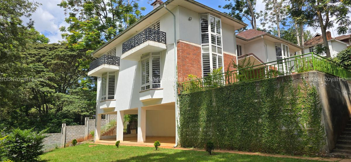 5 Bed House with En Suite at Rosslyn Lone Tree - 3