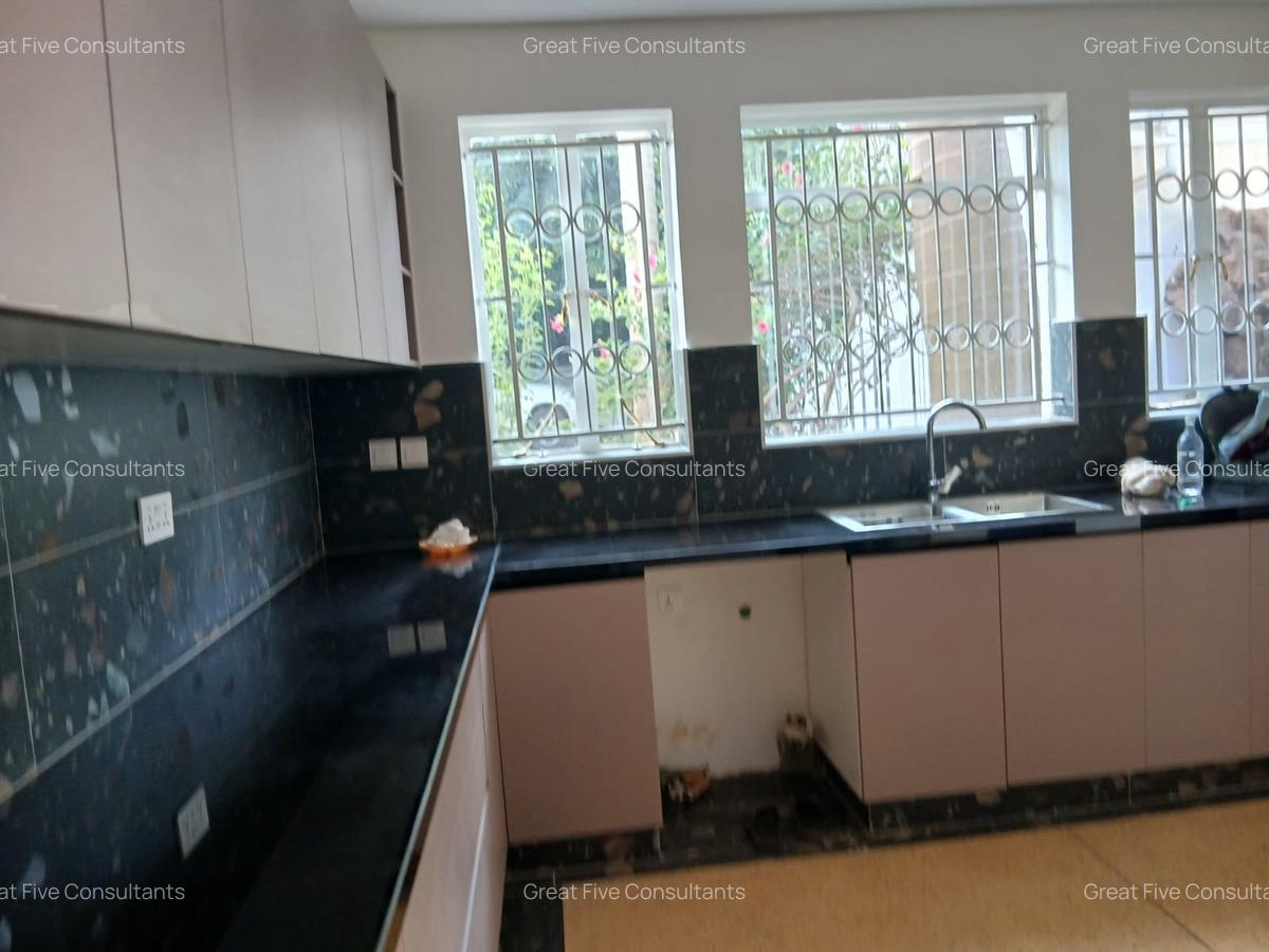 4 Bed Villa with En Suite in Runda - 9