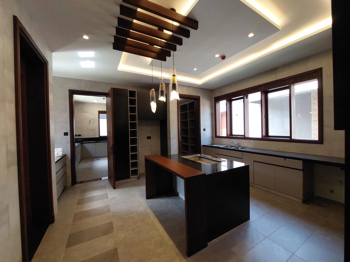 6 Bed House with En Suite at Runda Road - 5