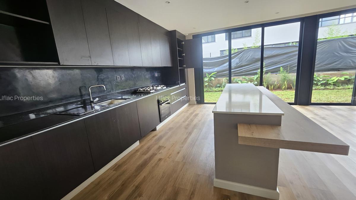 4 Bed Townhouse with En Suite at Five Star Paradise - 7