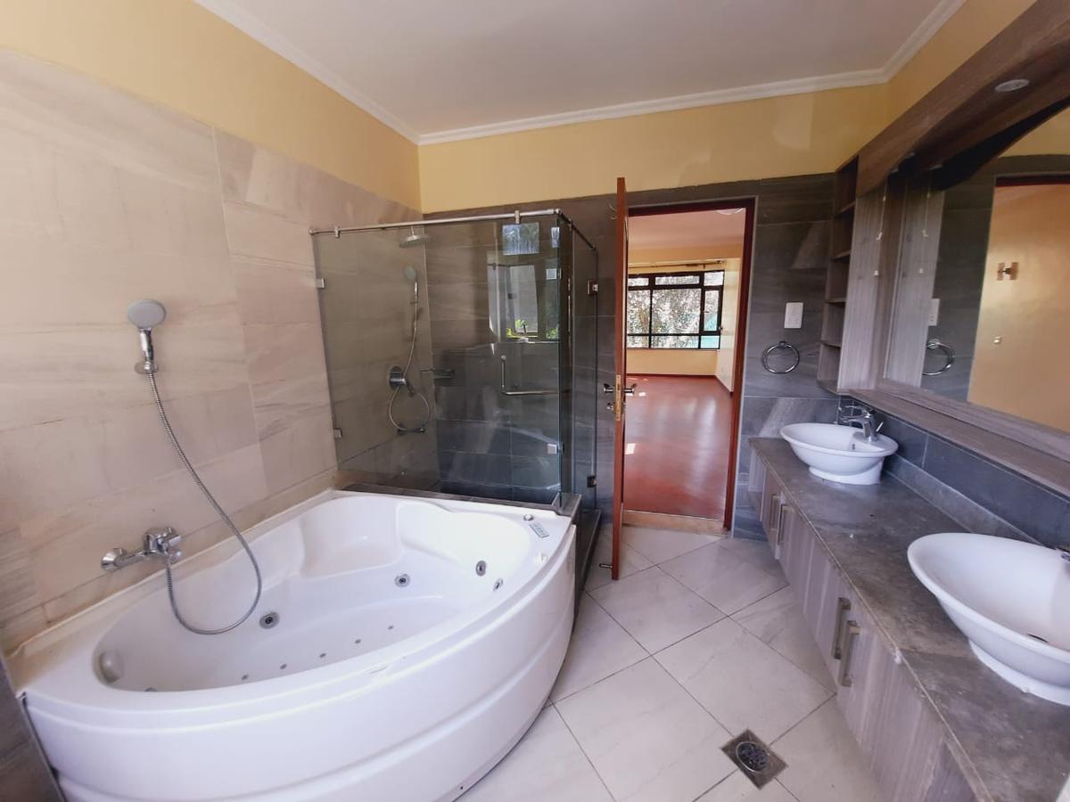 5 Bed Townhouse with En Suite in Lavington - 9