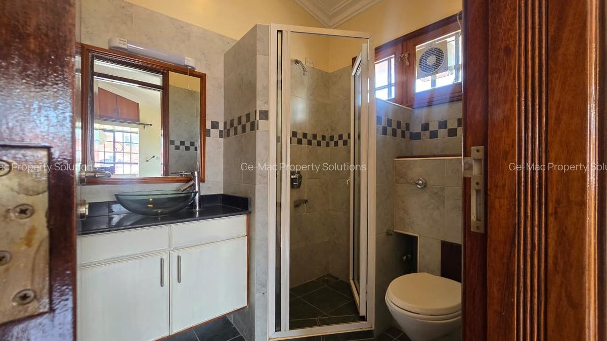 4 Bed House with En Suite in Runda - 10