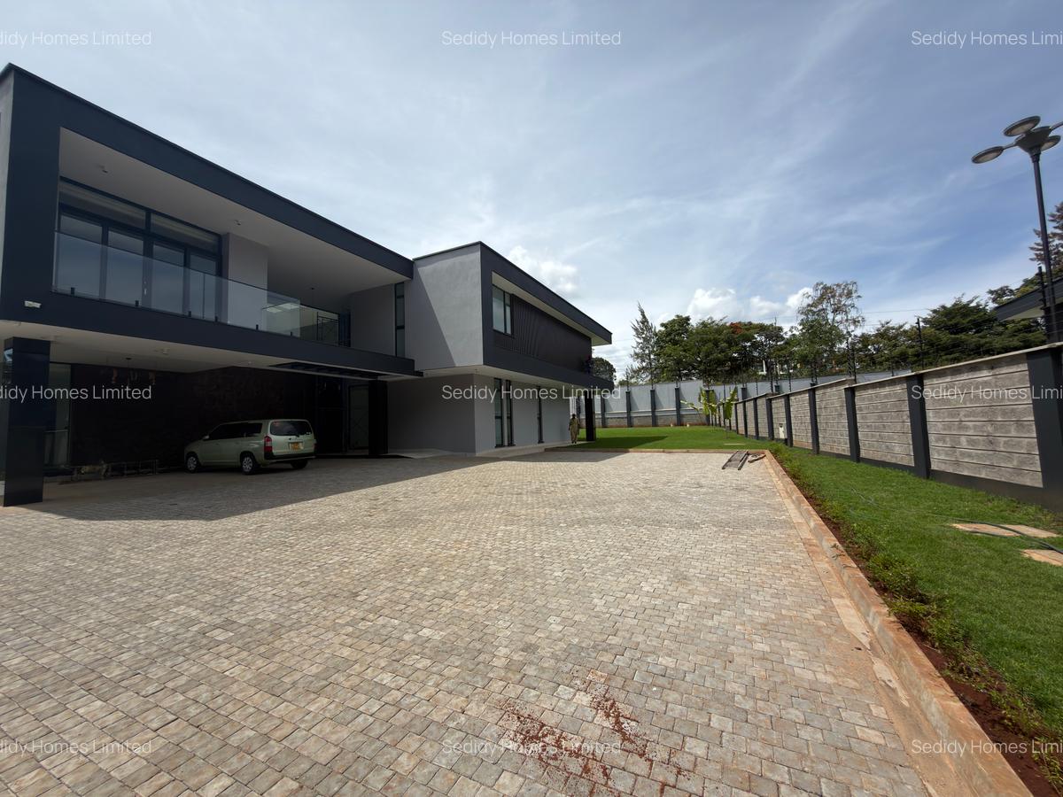 5 Bed Villa with En Suite in Nyari - 1