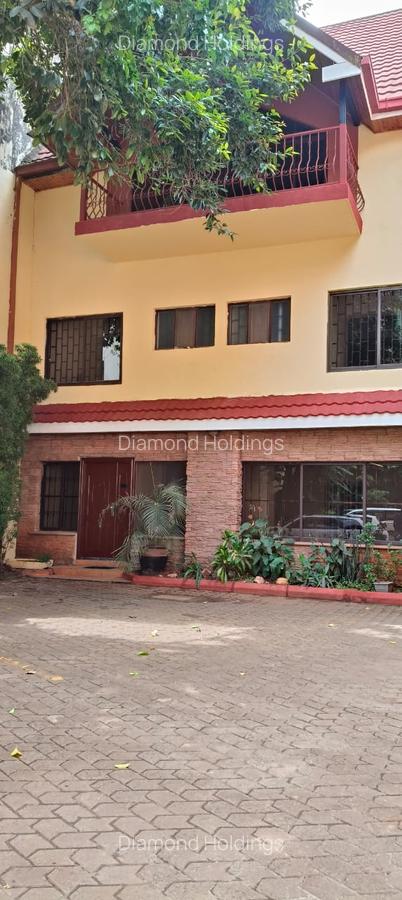 4 Bed Villa with En Suite at Parklands - 1