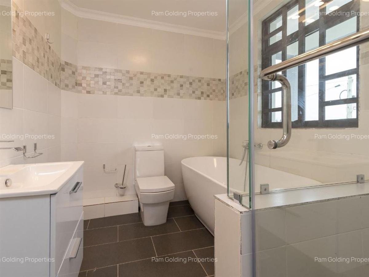 5 Bed Townhouse with En Suite in Syokimau - 12