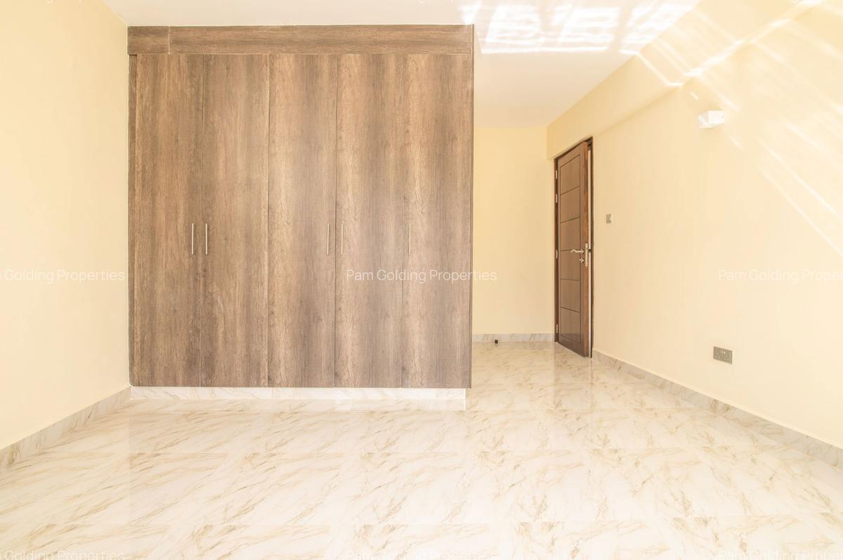 4 Bed Apartment with En Suite at 4Th Parklands - 18