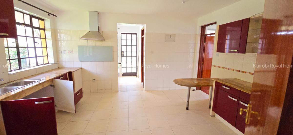 4 Bed Townhouse with En Suite at Lavington Mall - 11