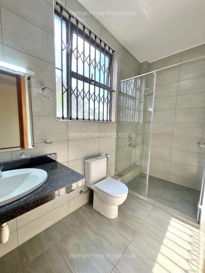 6 Bed Townhouse with En Suite in Nyari - 4