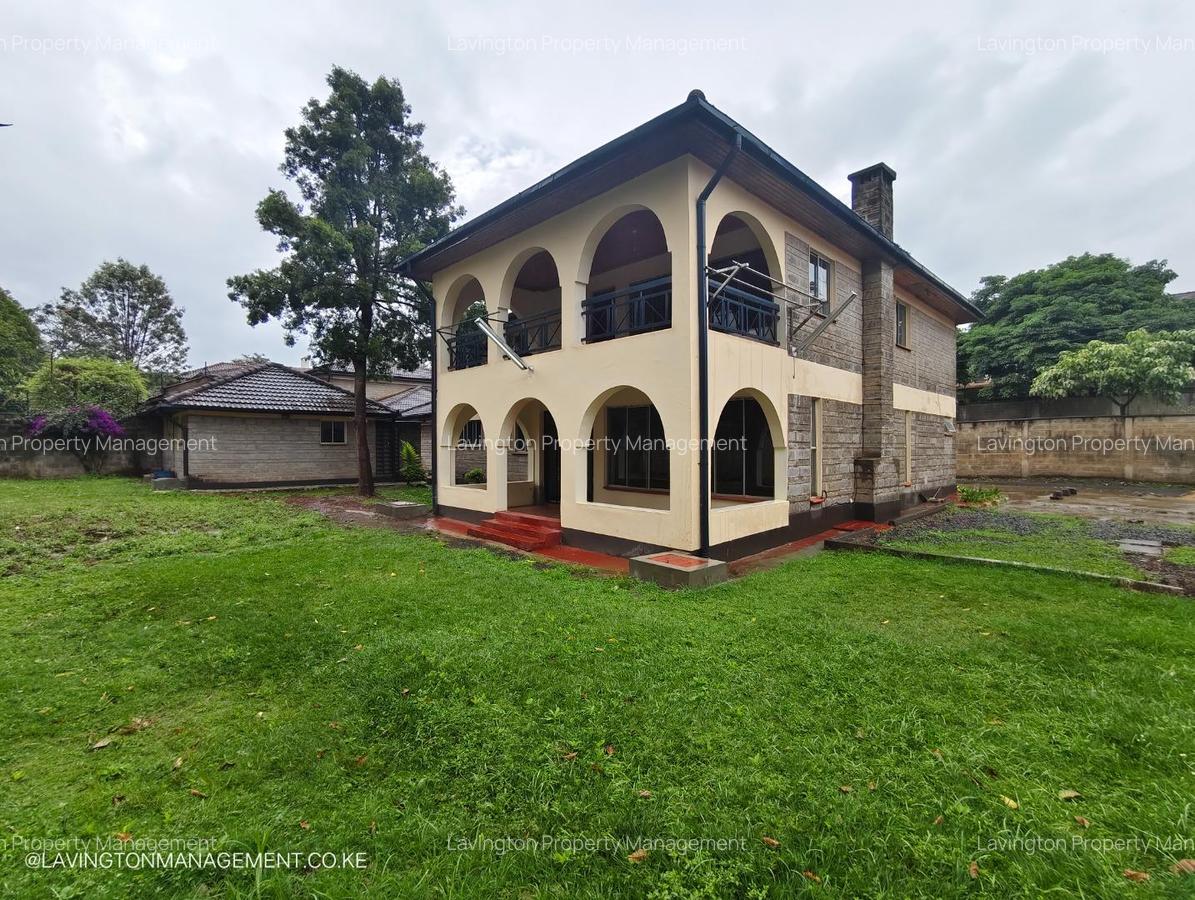 5 Bed House with En Suite at Lavington Green - 1