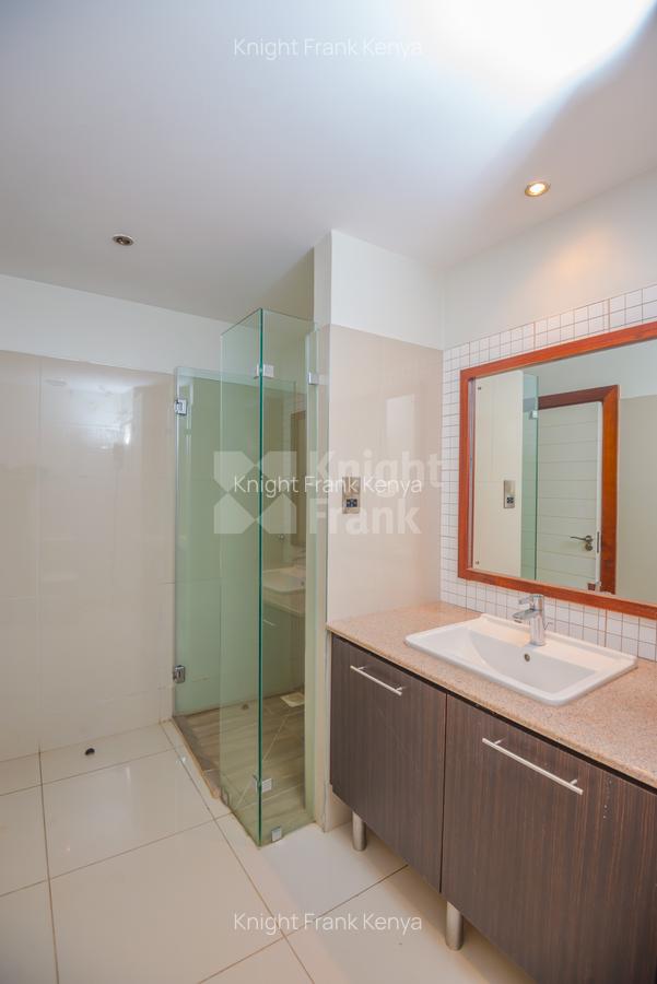 3 Bed Apartment with En Suite in Westlands Area - 9