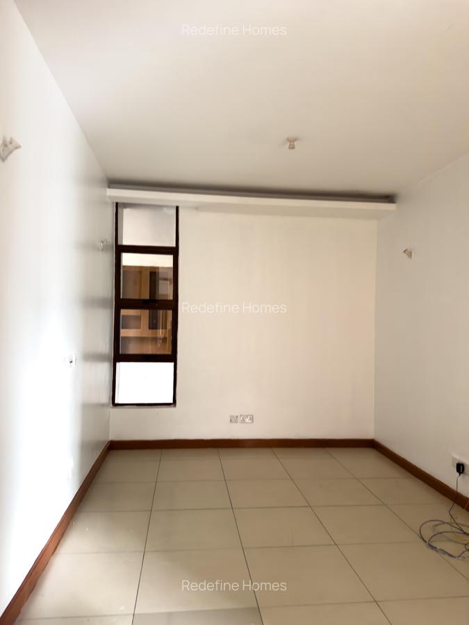 3 Bed Apartment with En Suite in Parklands - 7