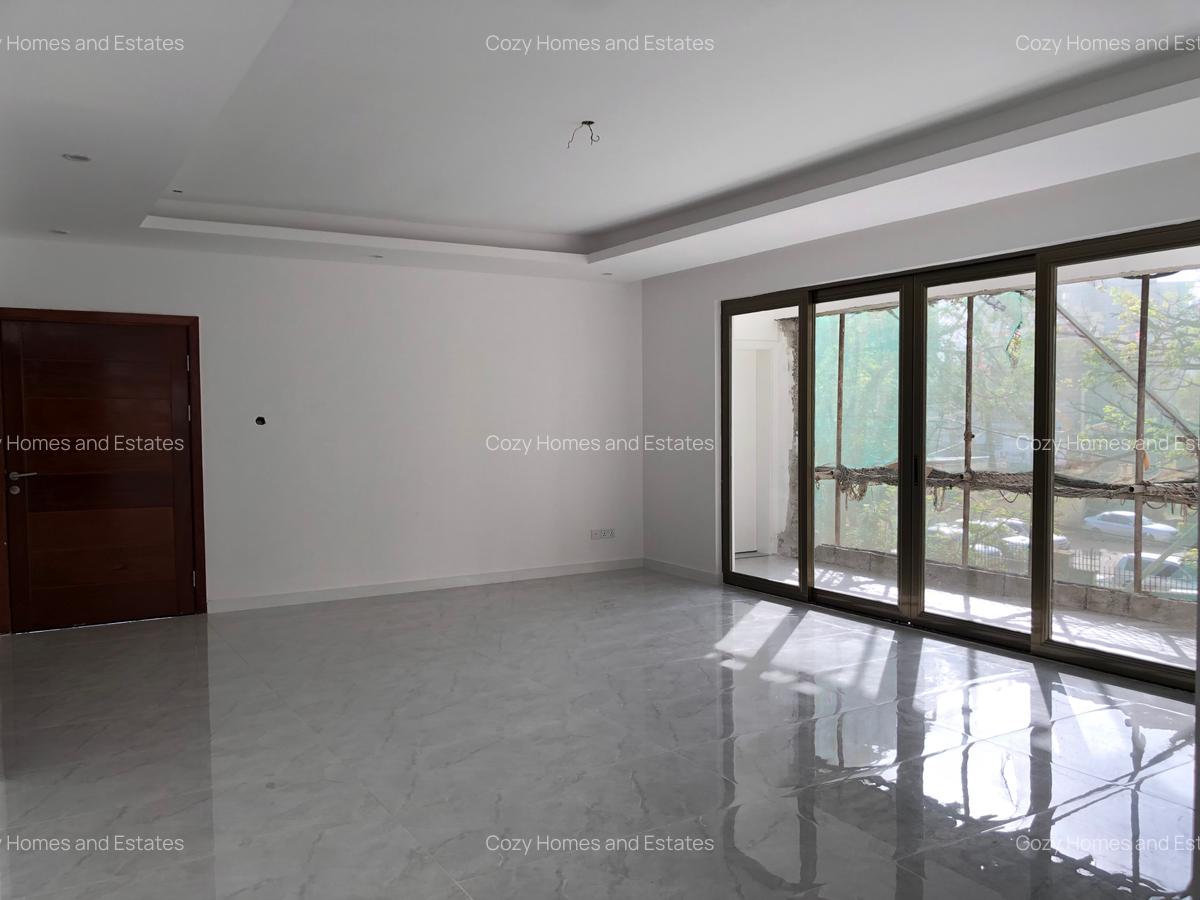 3 Bed Apartment with En Suite at Lavington - 6