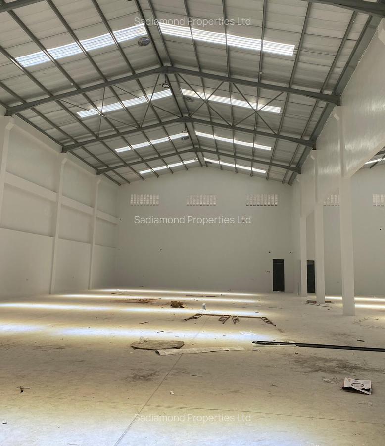 10,000 ft² Warehouse with Parking in Athi River - 3
