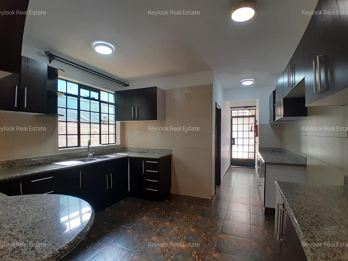 4 Bed Townhouse with En Suite at Lavington - 4