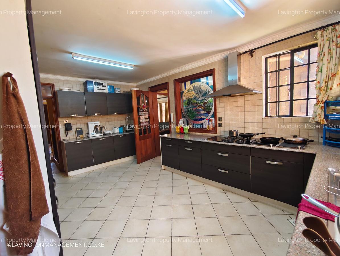 5 Bed Townhouse with En Suite at Lavington Green - 6