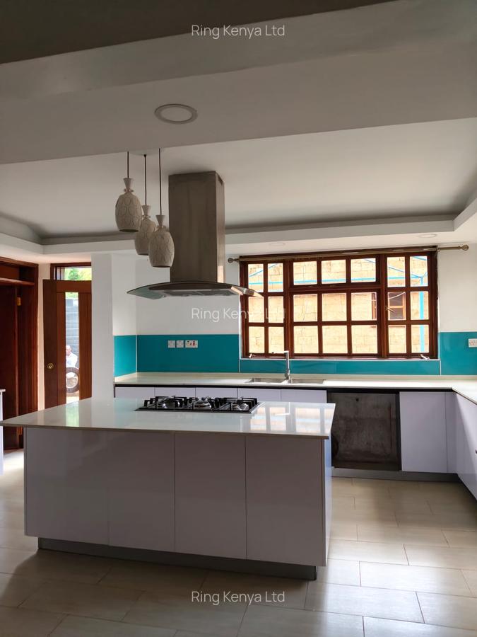 4 Bed House with En Suite in Runda - 2