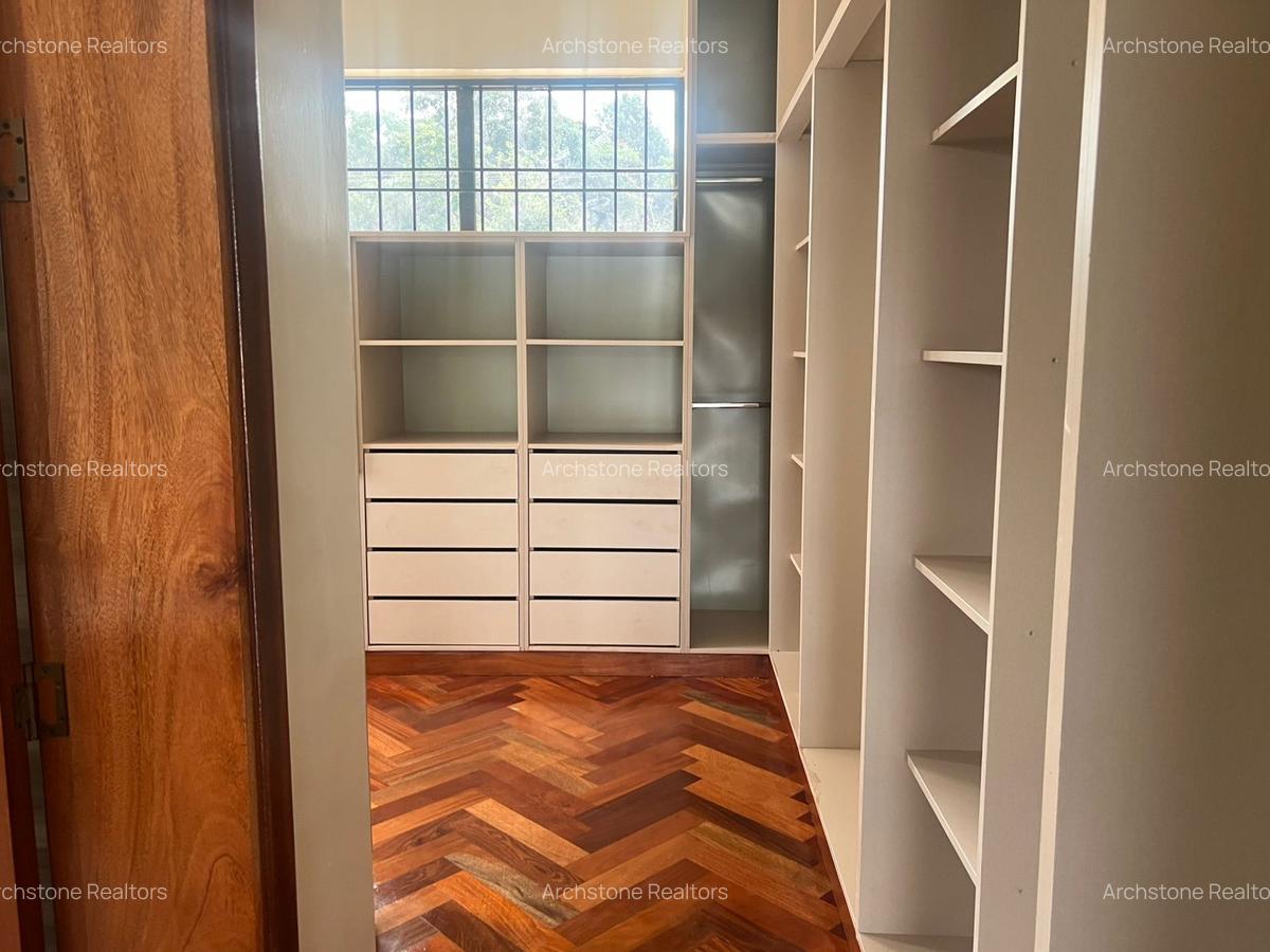 6 Bed House with En Suite in Loresho - 11