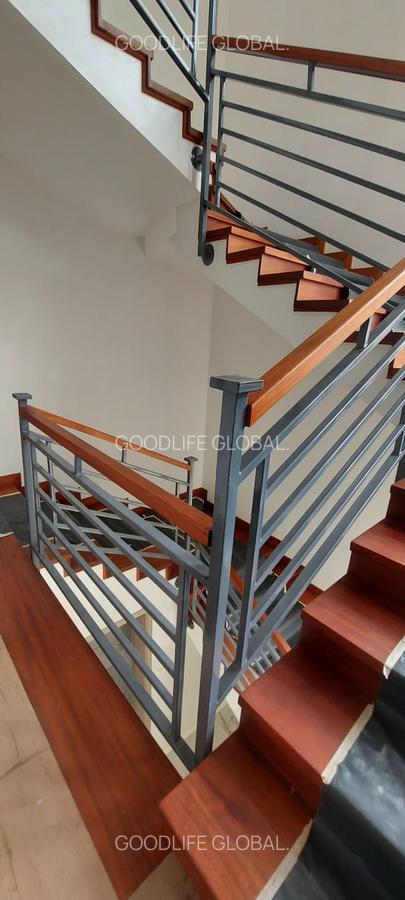 5 Bed Villa with En Suite at Lavington - 10