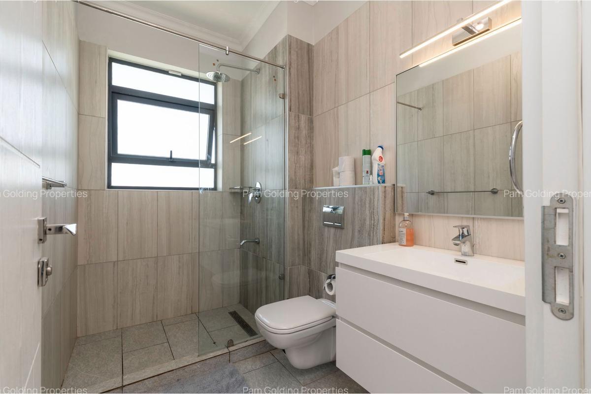 4 Bed Villa with En Suite in Runda - 15