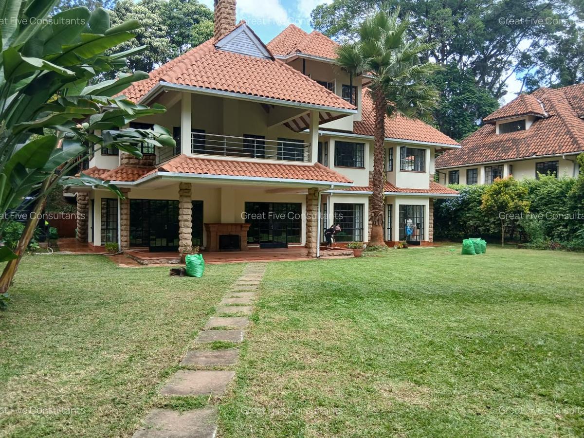 5 Bed Villa with En Suite in Rosslyn - 1