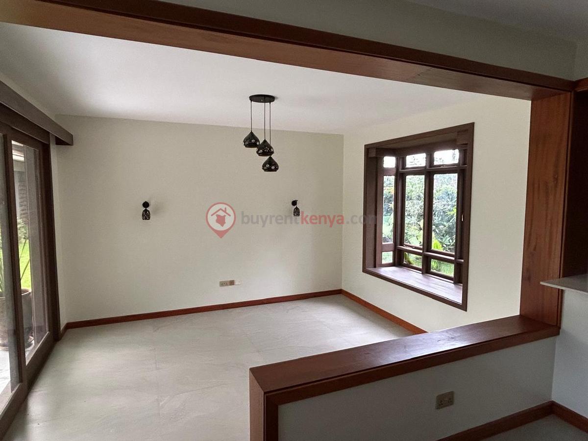 3 Bed Townhouse with En Suite in Ridgeways - 2