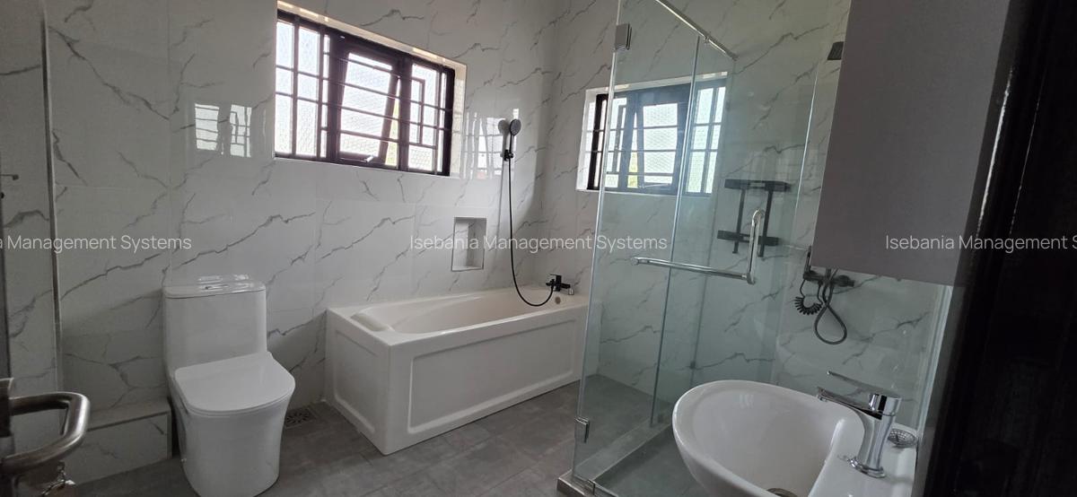 5 Bed House with En Suite at - 12