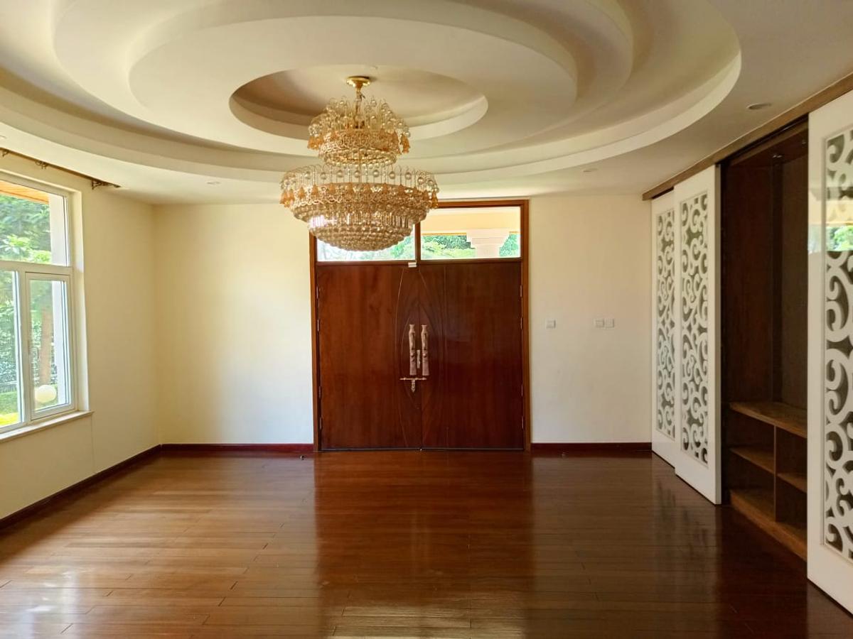 5 Bed House with En Suite in Runda - 16