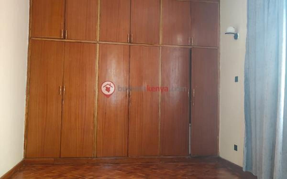 6 Bed Townhouse with En Suite at Lavington - 10