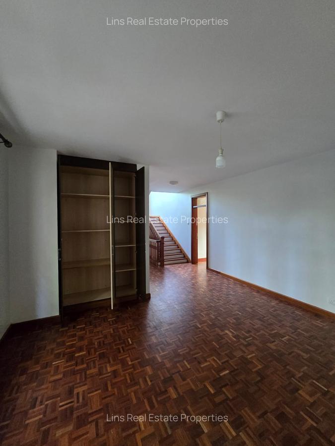 5 Bed Townhouse with En Suite in Lavington - 10