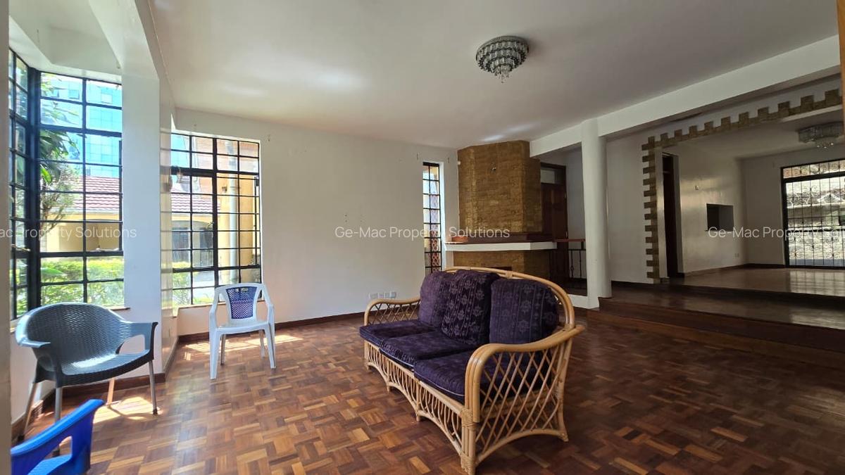 5 Bed House with En Suite in Lavington - 18