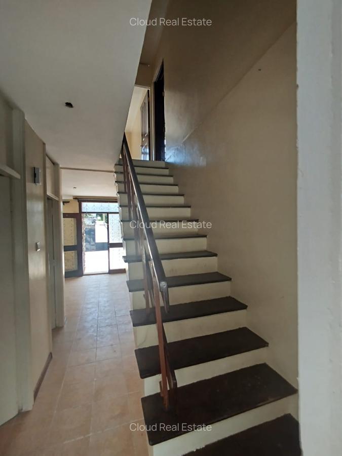 4 Bed House with Garden in South C - 7