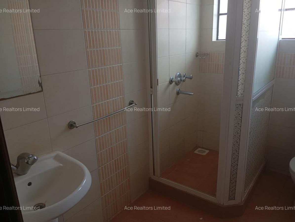 3 Bed Apartment with En Suite at Lavington - 12